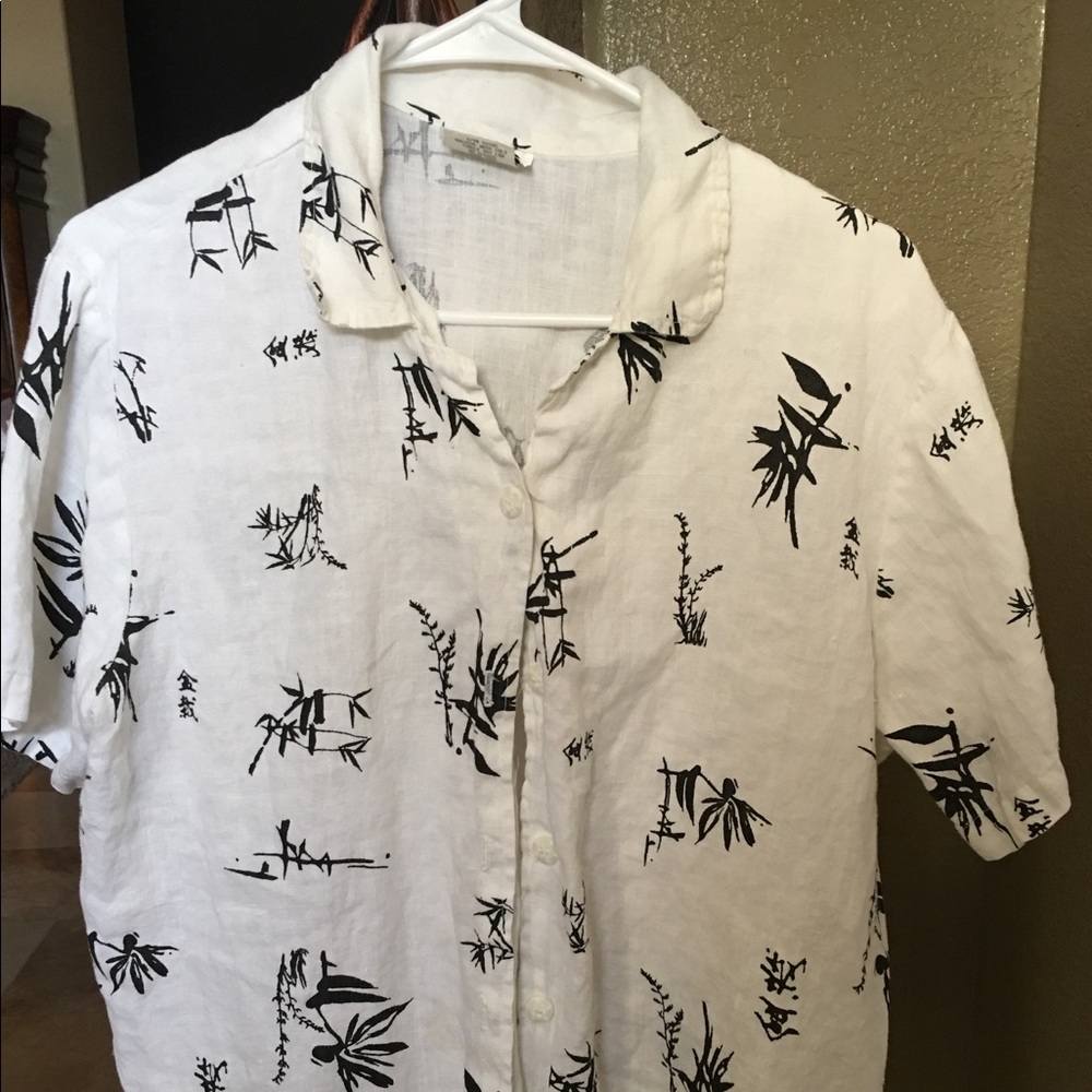 Clio. Asian style linen top, size L